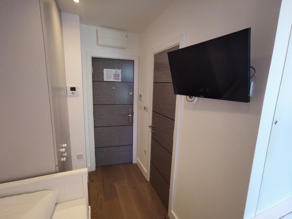 City Prime Apartments Londres Extérieur photo A typical studio apartment in the UK