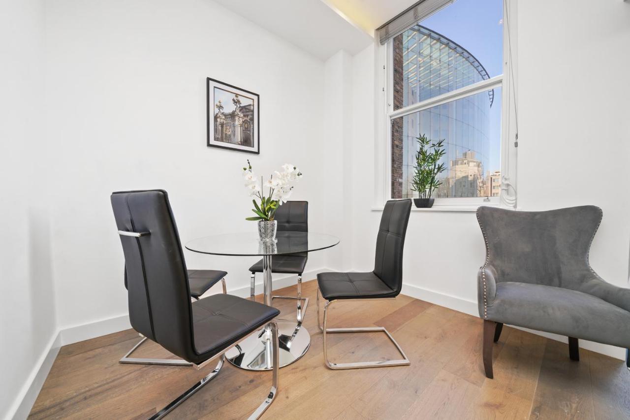 City Prime Apartments Londres Extérieur photo A staged photo of a dining room