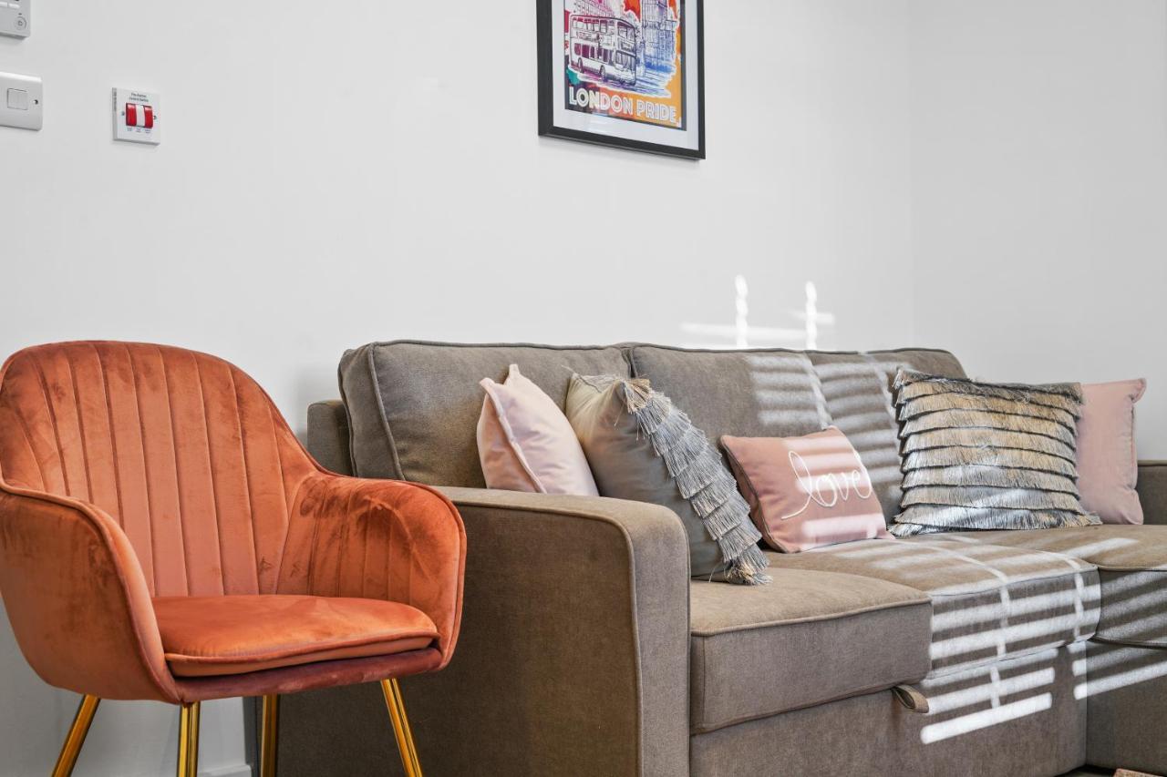 City Prime Apartments Londres Extérieur photo A sofa