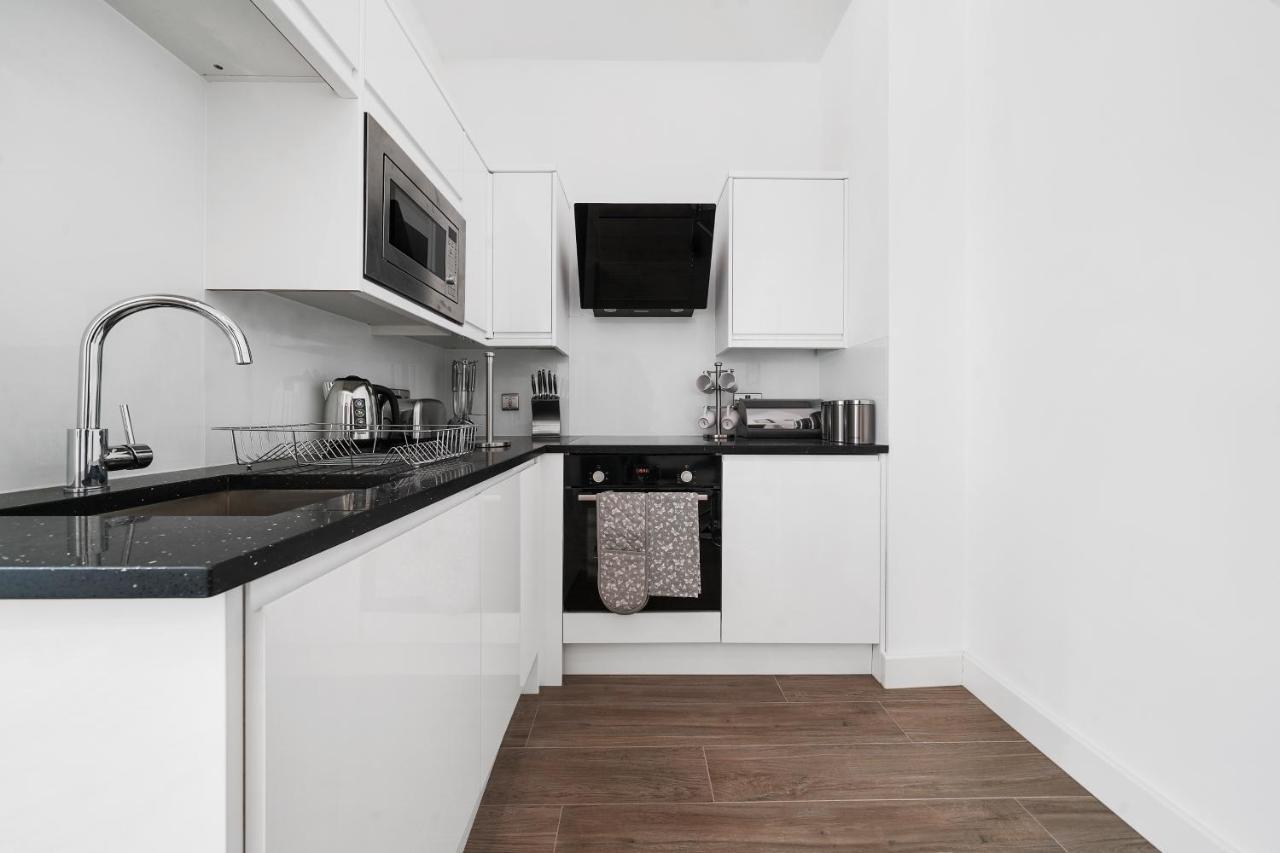 City Prime Apartments Londres Extérieur photo A typical kitchen in a student apartment